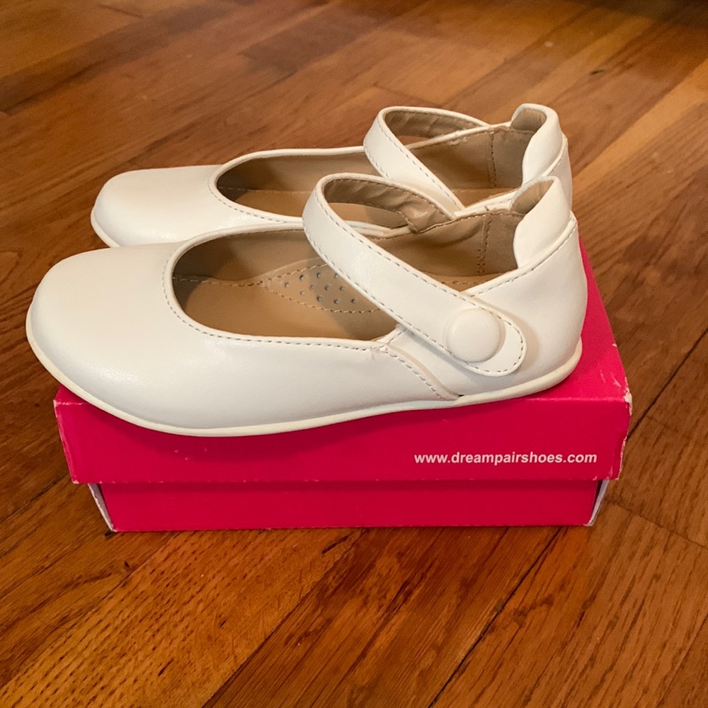 New in box toddler white dress shoes.
